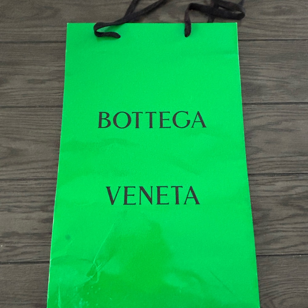 Bottega shopping bag
Like new condition